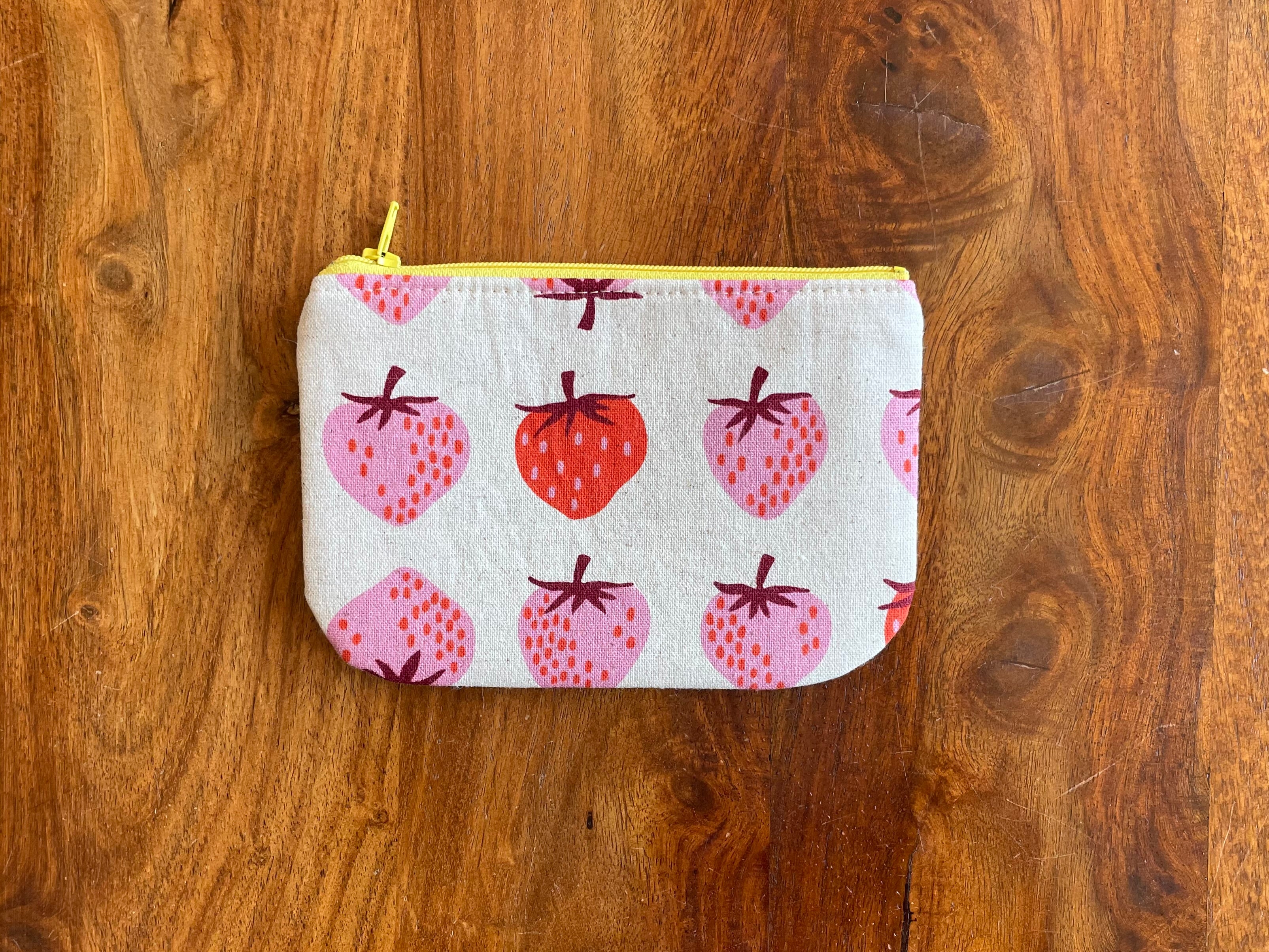 Rounded Corner Zipper Pouch Strawberries